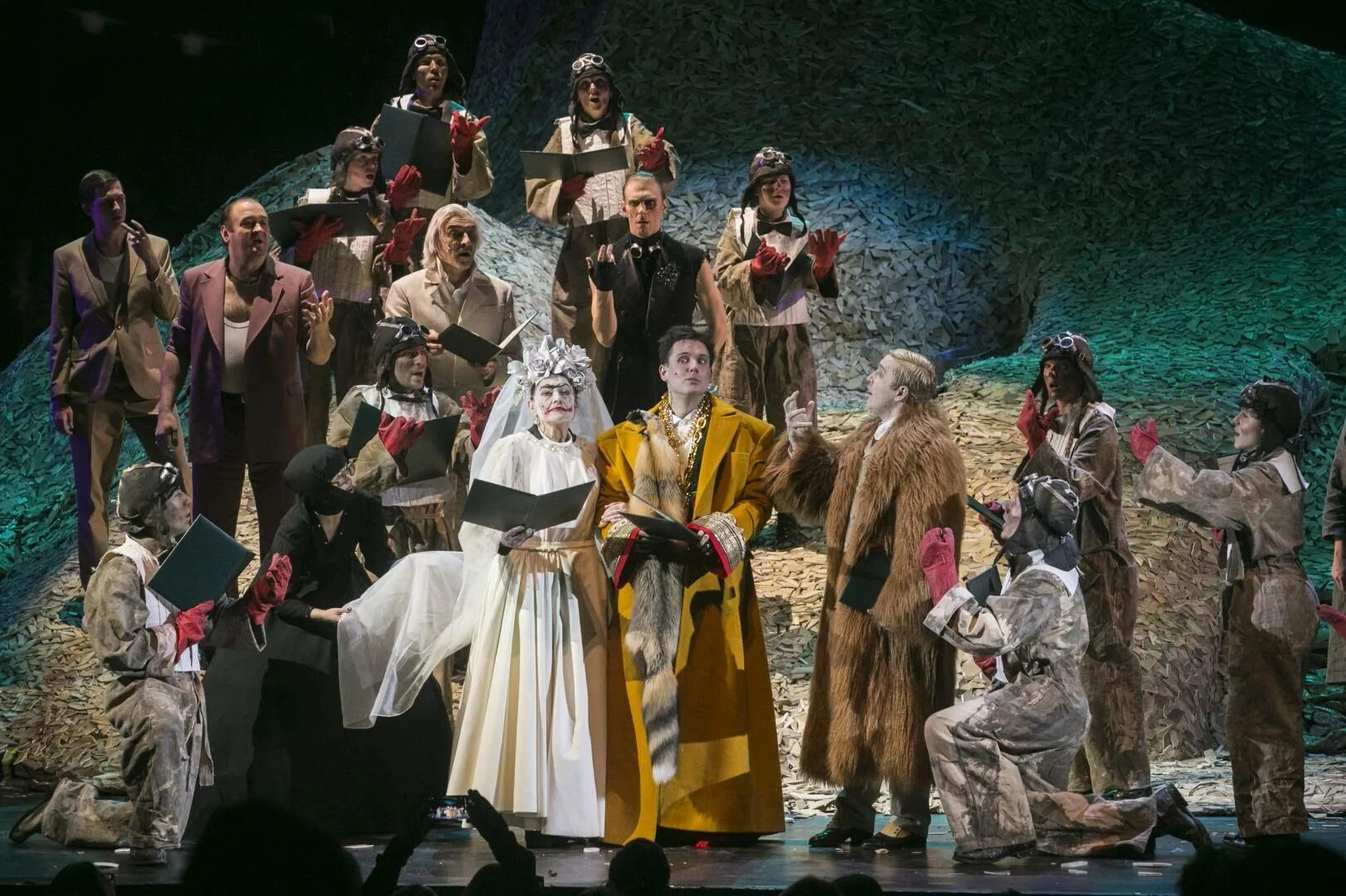 доронина театр мхат. спектакль мхат горького. ургант мхат 2. брилева анна мхат. спектакль лес мхат.