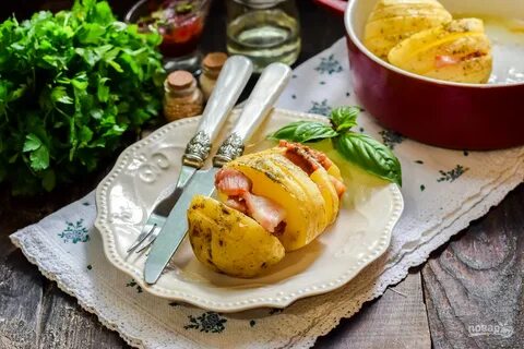 Картофель с беконом с соусом