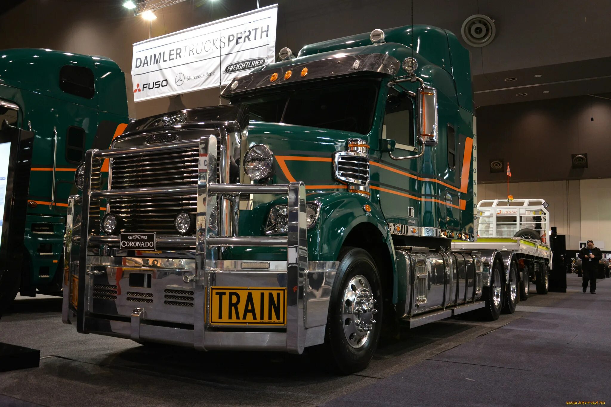 Как работает тягачи. Freightliner llc грузовик. камаз freightliner. даймлер тягач. американские магистральные тягачи.