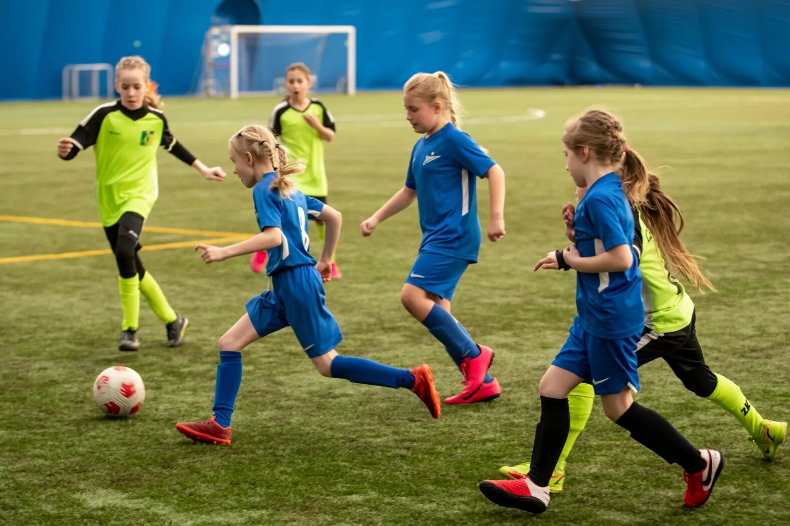 Академия авангард курск. Girlpower football club. Фк чертаново 2010. Футбольный клуб для девочек. Алисия руссо футболистка.
