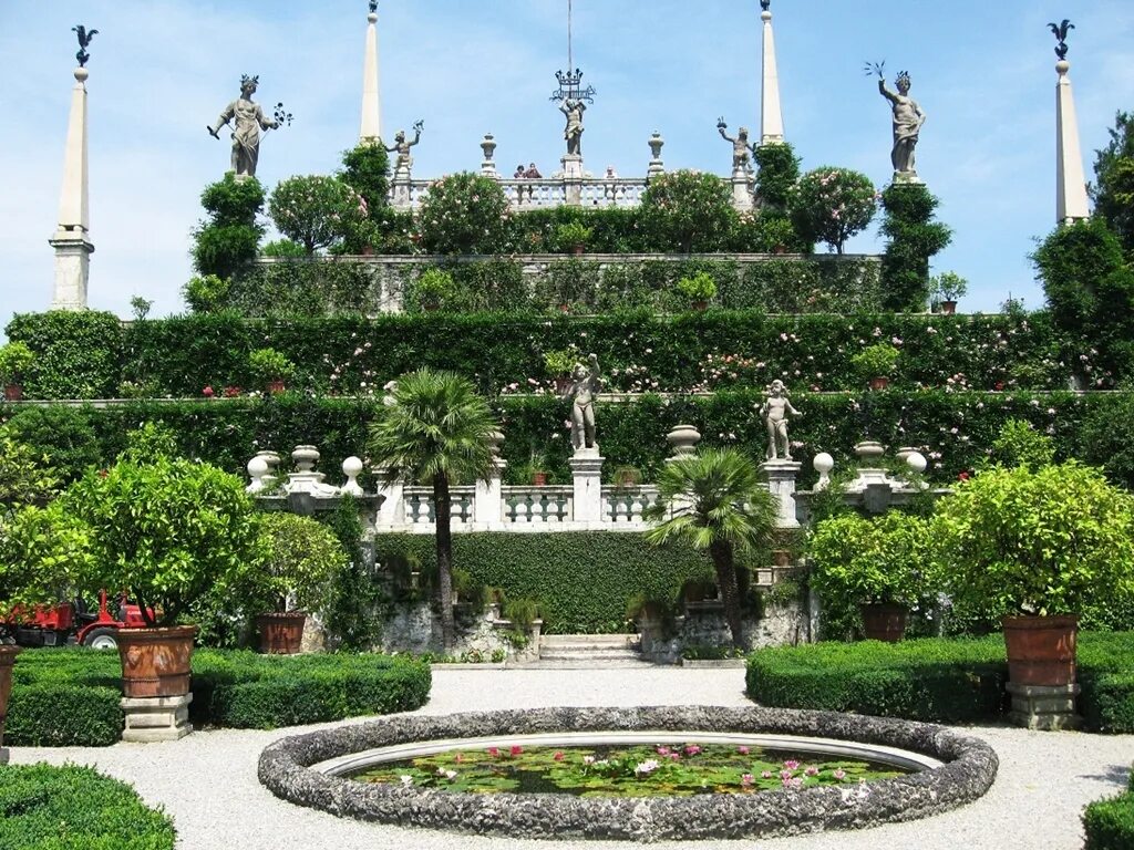 Вилландри аптечный огород. Английский сад левенс холл. Версаль регулярный парк. Парк сигурта италия памятник карло сигурту. Залуженный сад.
