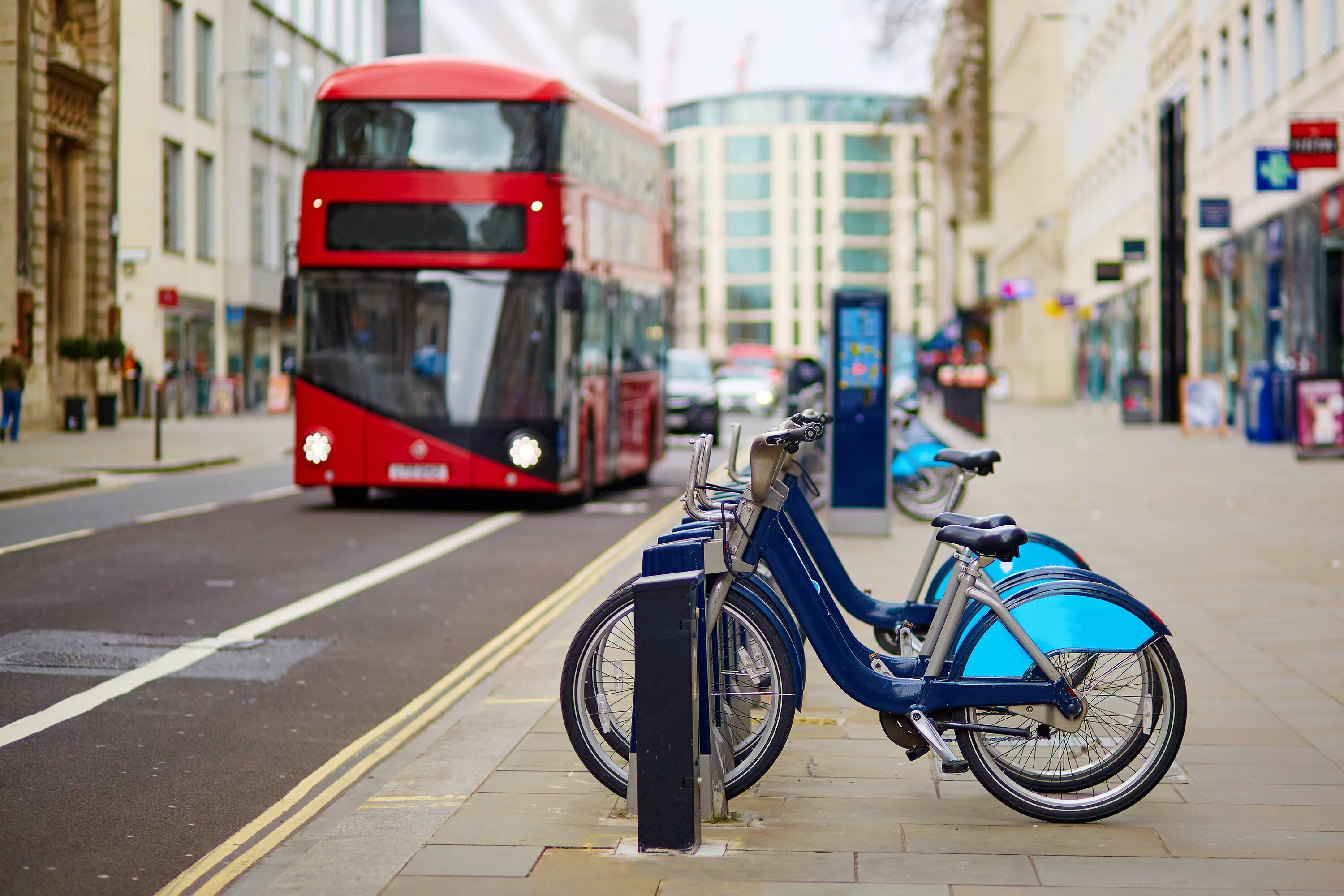 Public transportation. Транспорт Британии. Транспорт Лондона. Транспортвеликлбритание. Велосипеды в Лондоне.