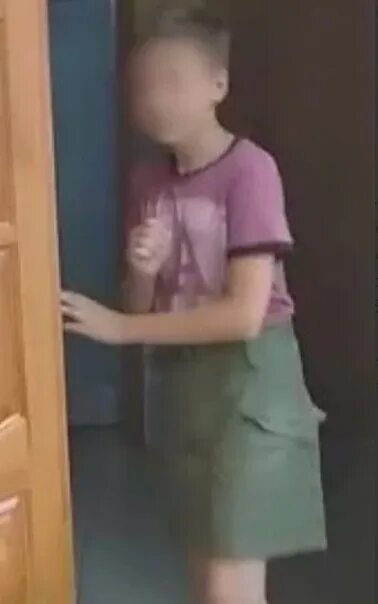 Мальчики переодетые в девушек. Переодевание мальчика в девочку. Мальчика переодели в девочку. Мальчик переоделся в девочку. Девочка переодетая в мальчика.