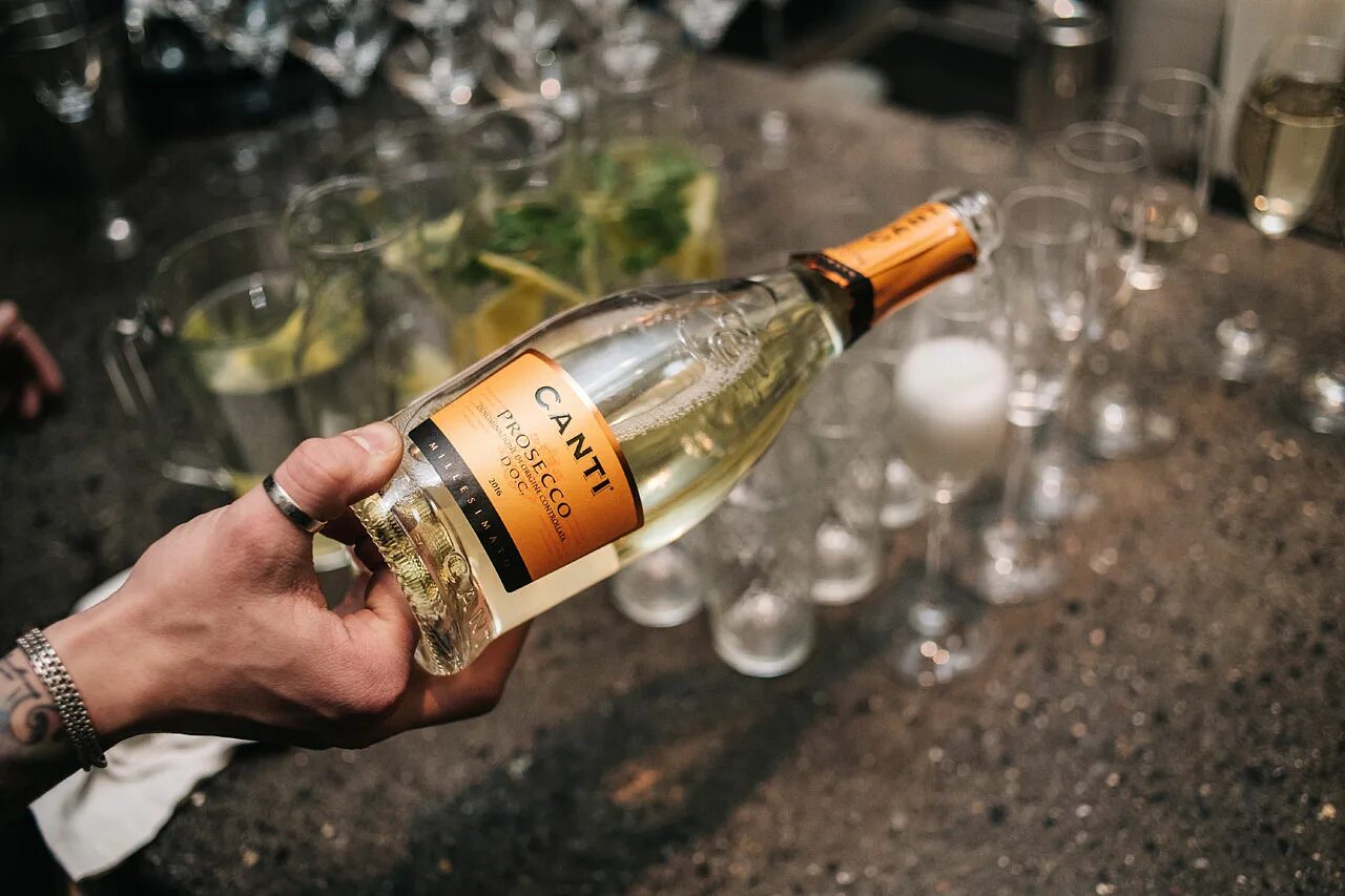 Canti prosecco d o c. Просекко айс канти. игристое вино canti prosecco + glasses, 2018, 0.75л. вино андиамо италия. prosecco шоу.
