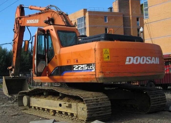 Дусан 225 экскаватор. Doosan dx225lca. Экскаватор Доосан 225 гусеничный. Дусан 225 колесный. Экскаватор дусан 225