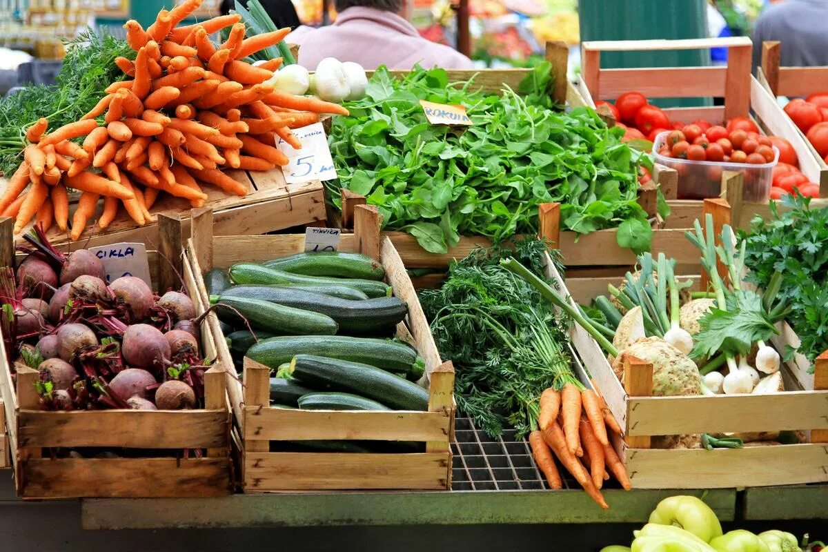 Овощи на рынке. Овощной рынок. Фермерские овощи. Свежие овощи на рынке. Vegetables market