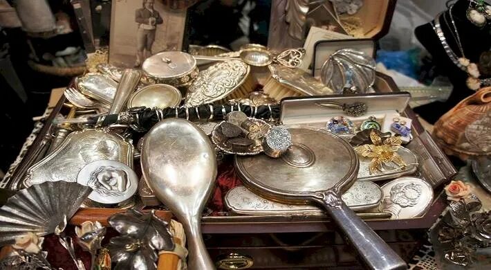 Дорогие вещи которые можно продать. Ценные старинные вещи. старые ценные вещи. ценные советские вещи. дорогостоящие исторические вещи советские.