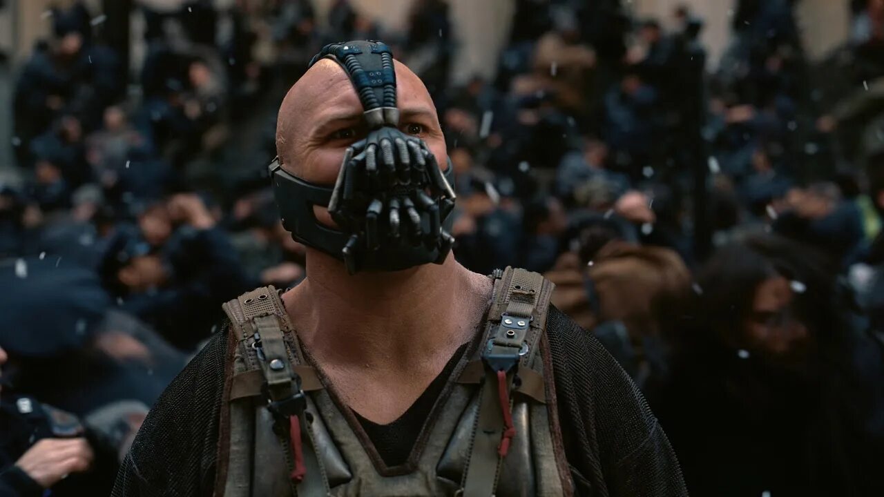 James vick боец. Бэйн темный рыцарь. Темный рыцарь возрождение легенды фильм джокер. Темный рыцарь возрождение легенды тюрьма. Нолан бист.