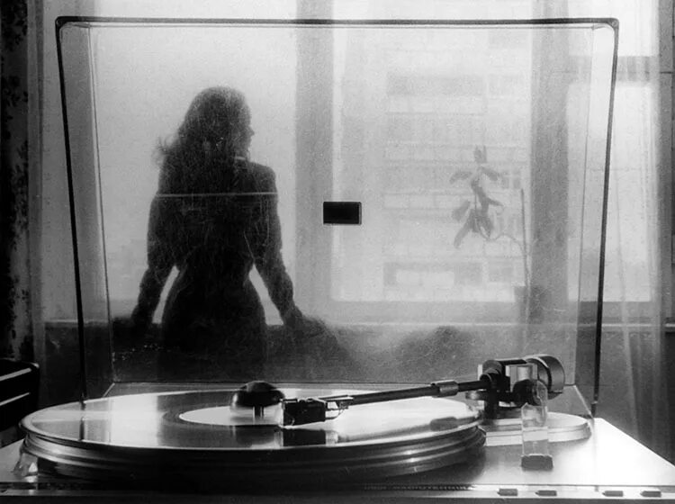 музыка снова одинок