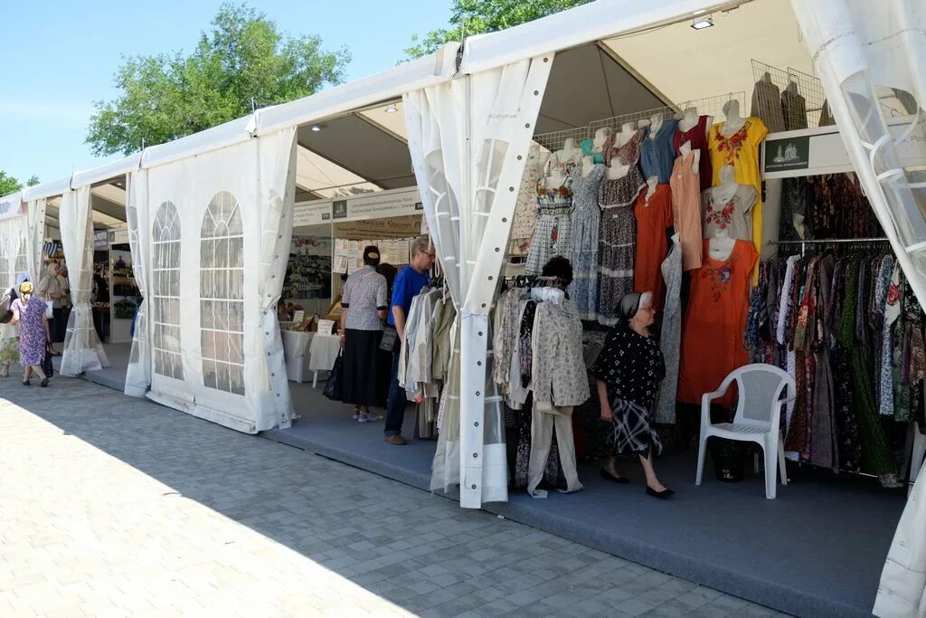 майский рынок. происшествие в астрахани в ярмарке. ярмарка астрахань работа.