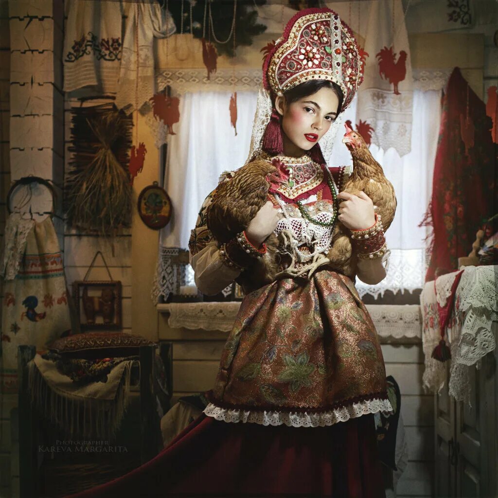 Образы русских сказок. Маргарита Карева кокошник. Кокошники русский стиль Маргарита Карева. Маргарита Карева русско народные. Маргарита Карева фотограф кокошник.