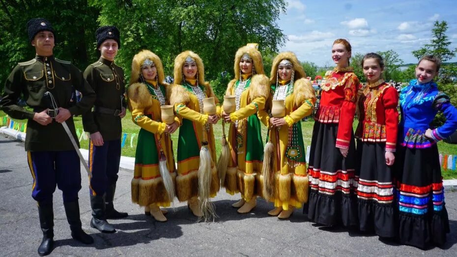 Дружба народов якутии. Дружба народов Якутия. Народы дальнего Востока. Многонациональная Якутия. Дружба народов дальнего Востока.