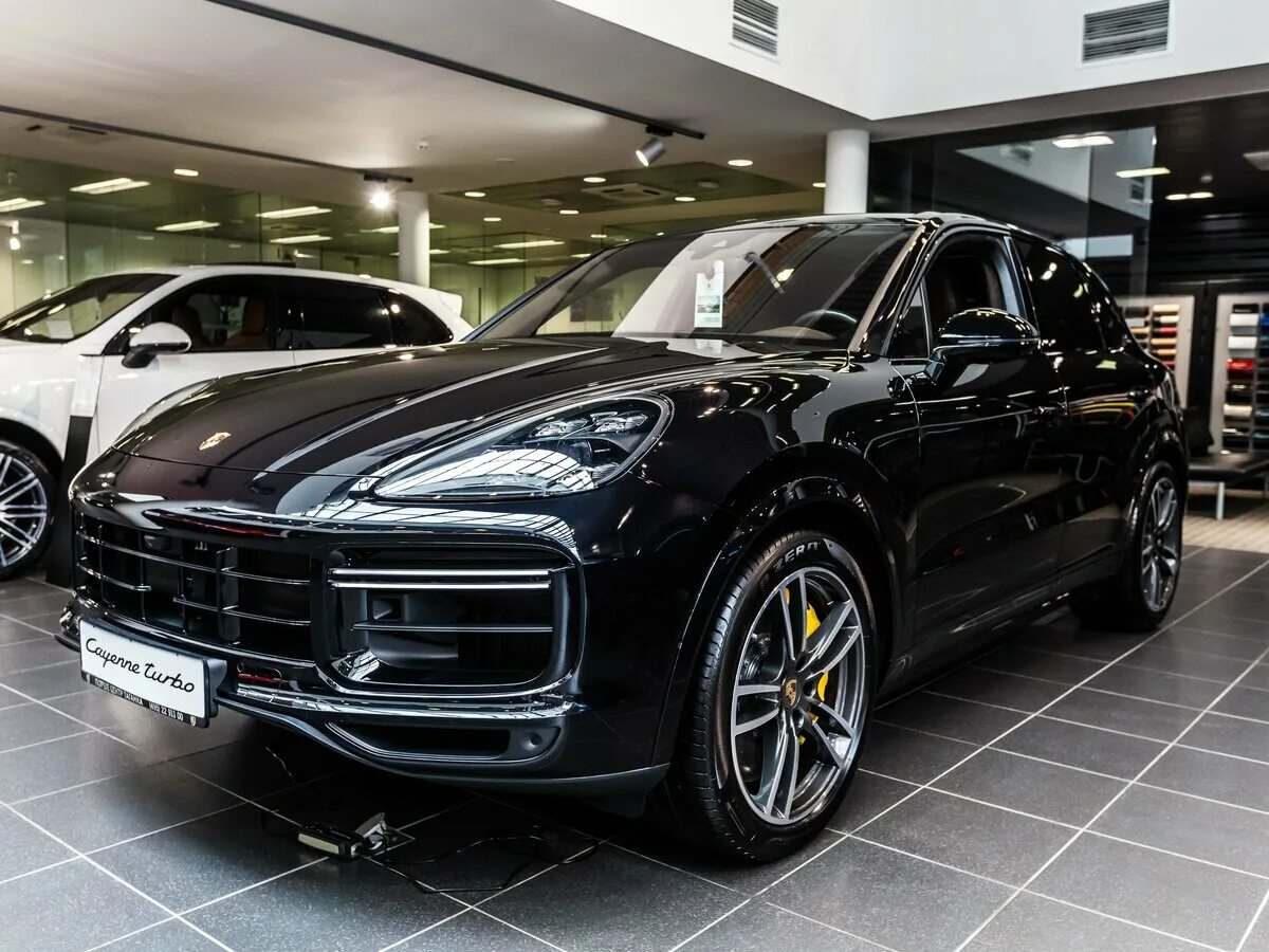 Купить кайен новый. Порше Кайен 2018. Porsche Cayenne 2021 Black. Порше Кайен 2018 черный. Порше Кайен турбо 2021 черный.