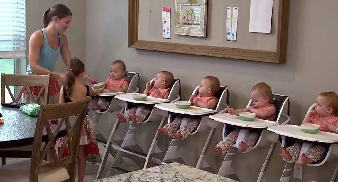 Пятерняшки артамкины. Семья мининых из сочи. Что сейчас с анной анановой. Семья пятеро детей. Пять близняшек басби.