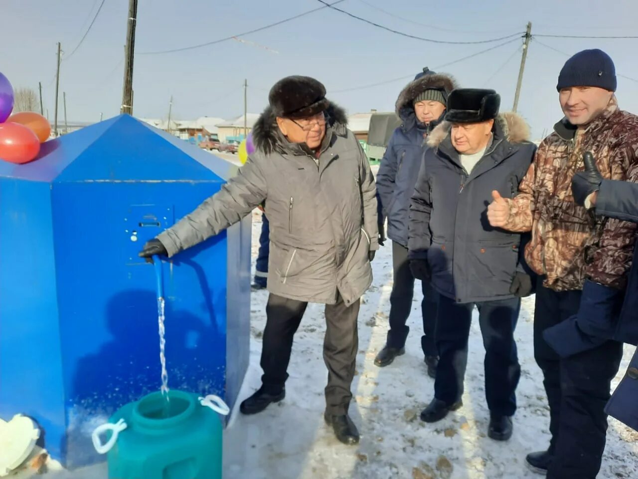 В Якутии открыли колонку с водой. Аграрии Баяндаевского района. Иркутская область Баяндаевский район село Покровка. Группа жители Баяндаевского р на. 14 мая в иркутской области какой праздник