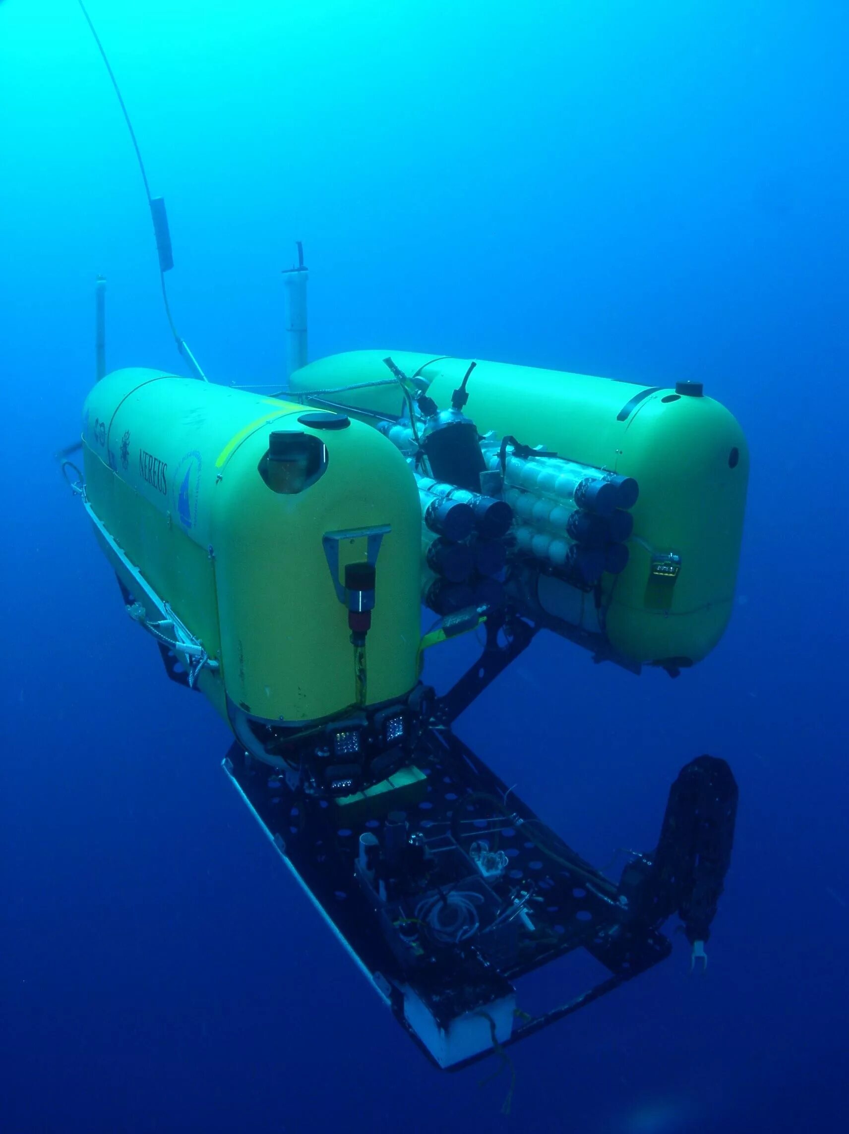 Преимущества и недостатки подводных роботов. Глубоководный Батискаф. Глубоководный робот Nereus. Подводный робот Батискаф. Гибридный подводный аппарат Кусто.