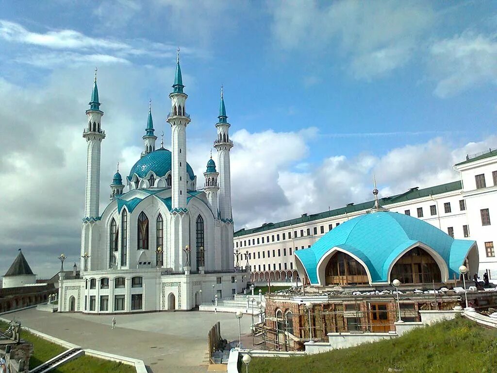 Кремль казань. Казанский кремль, кул шариф, башня сююмбике. Туристические места казани. Кул шариф столица татарстана. Городской округ город казань достопримечательности кремль.