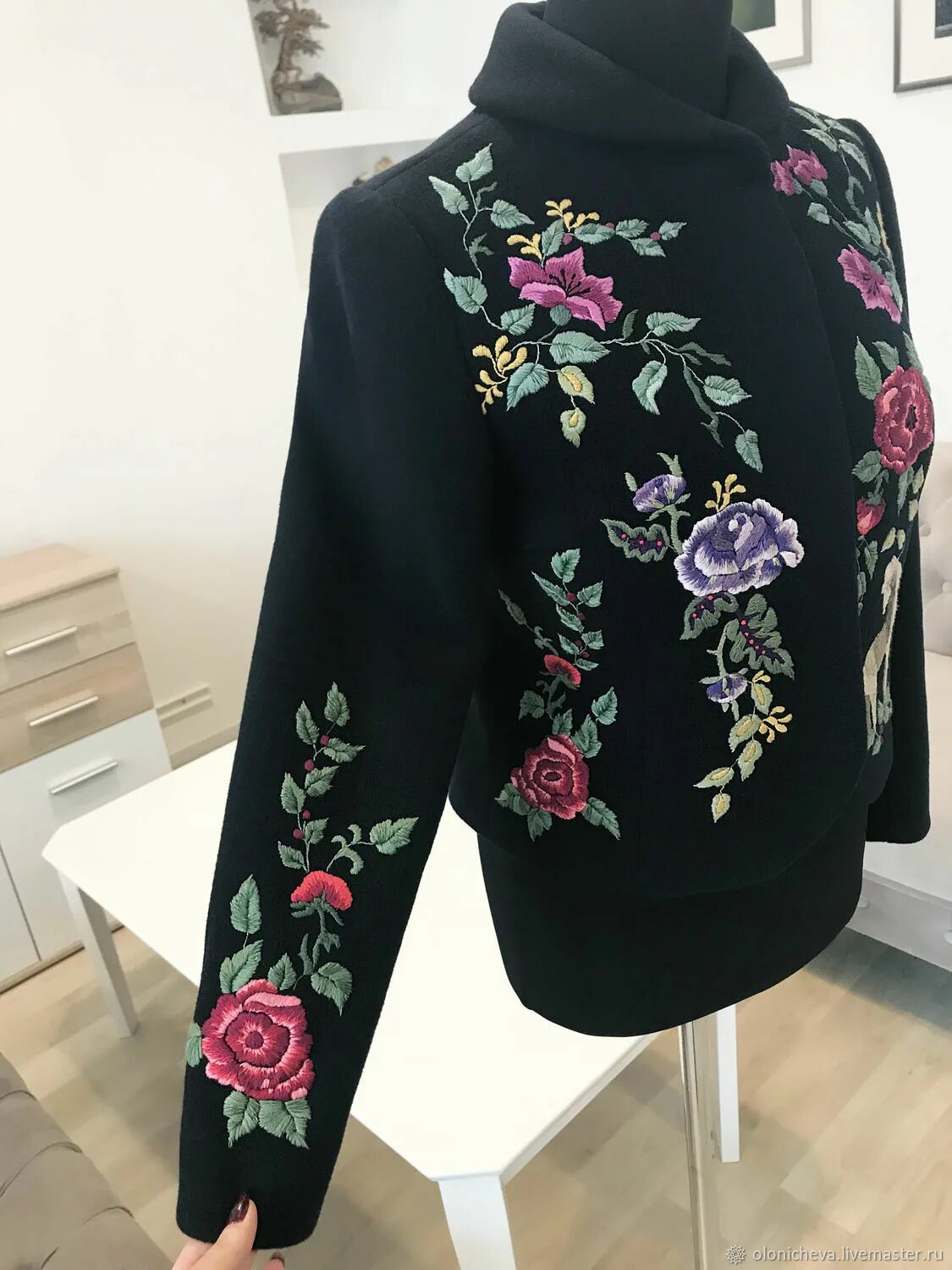 Блейзер зара с вышивкой. Antonio marras кардиган расшитый. Расшитый пиджак. Жакет с вышивкой. Пиджак с вышивкой женский.