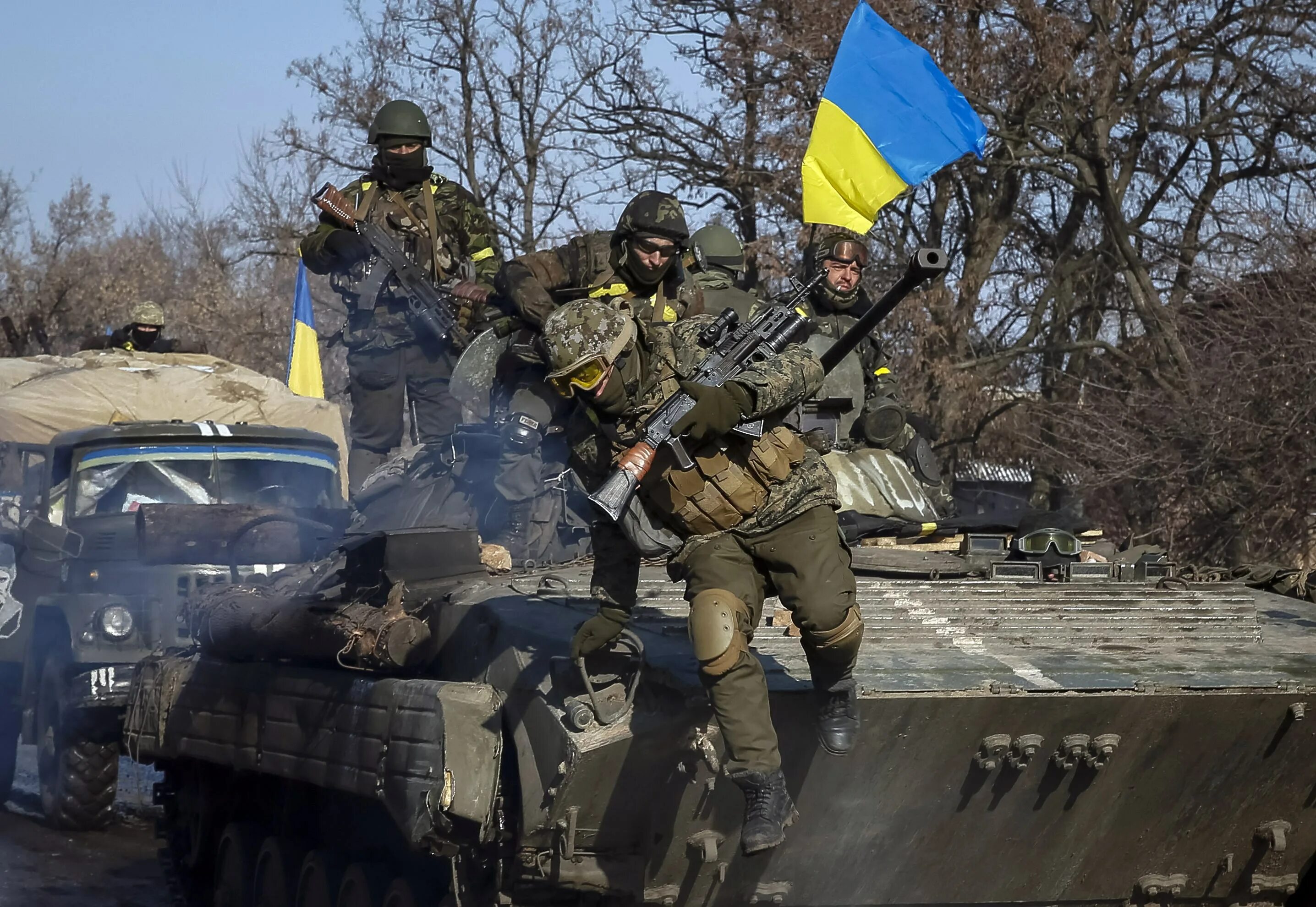Нападение на украину. ВСУ Украины 2014. ВСУ на Донбассе. Украинские войска на Донбассе. Украинские военные в бою.