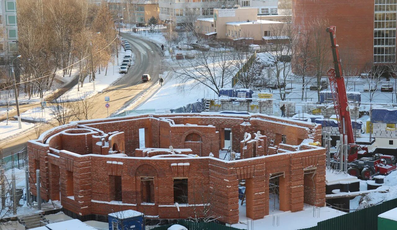 Новости строительства храмов. Новости строительства храмов. Строящиеся церкви в россии. Фундамент александра невского собора волгоград. Каменщики строительство собора.