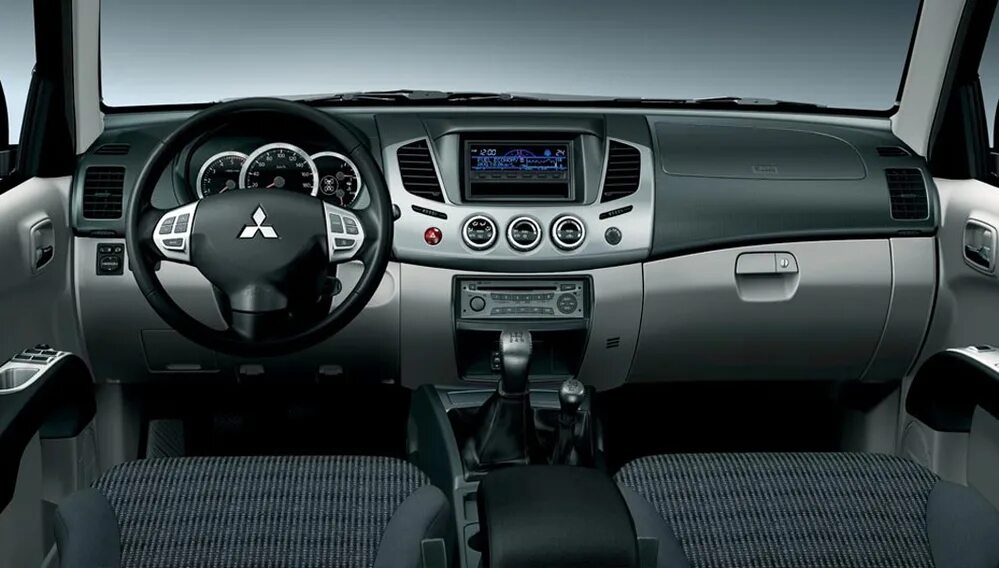 Mitsubishi l200 салон. Mitsubishi l200 2010 салон. Митсубиси л200 салон. Mitsubishi l200 2012 салон. Mitsubishi l200 салон.