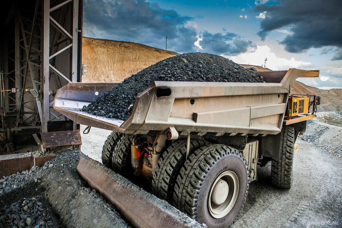 Гравийный карьер. Со своими самосвалами. Грузовые перевозки песка картинки. Белаз 549 разгрузка. Самосвал со снегом.