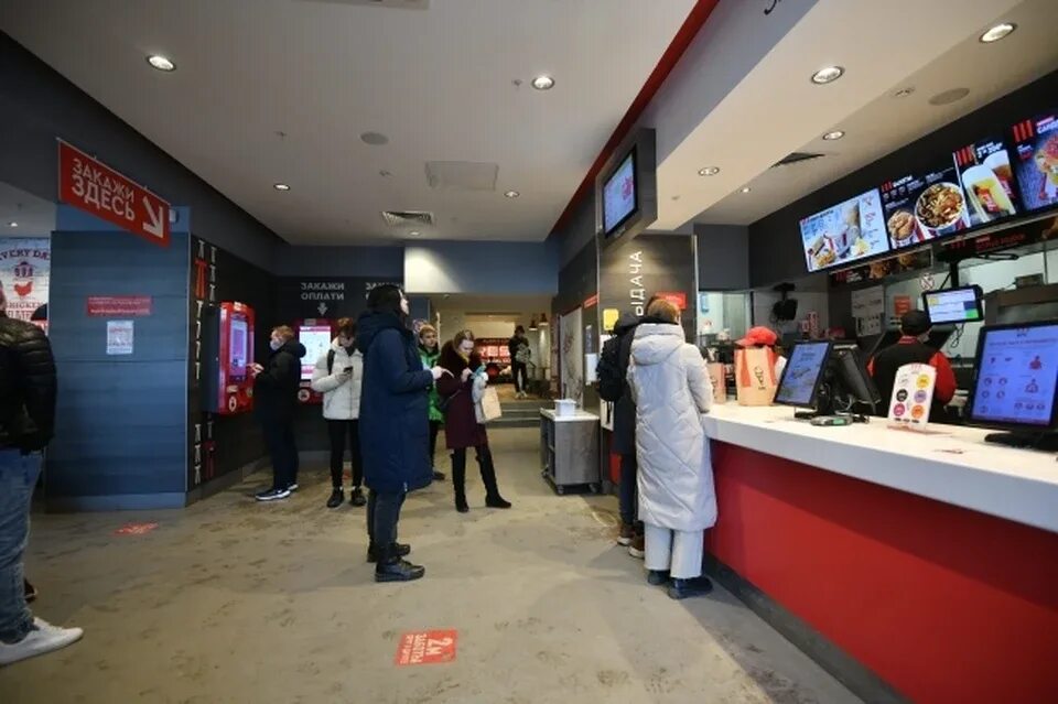 Kfc закрыли. Ресторан быстрого питания. kfc в россии закрывается. закрытие кфс. игрушка фаст фуд кфс.