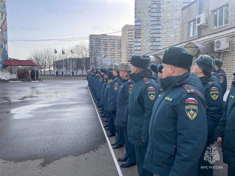 Мчс краснодарского края прогноз. МЧС России по Краснодарскому краю. Знамя МЧС. Глава МЧС. МЧС Краснодар.