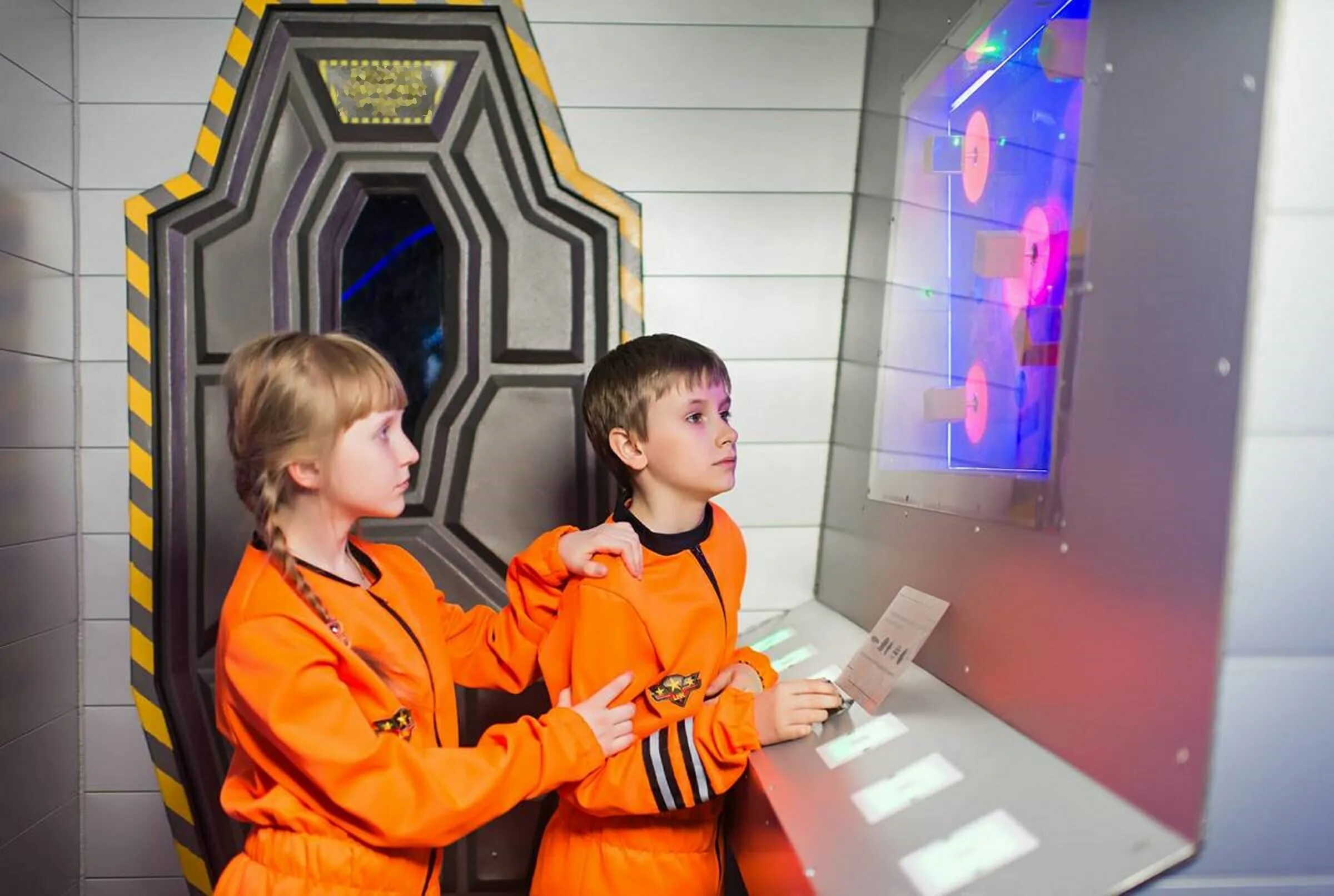 Джуманджи квест москва. Темница фенрира новосибирск. Квест новосибирск фенрира. Мир квеста новосибирск. Мир квеста новосибирск.