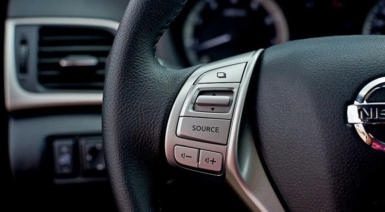 Круиз контроль тиида. Nissan tiida 2015. ниссан сентра 2015 круиз контроль. ниссан тиида 12 кнопки на панели. круиз-контроль от андрика на ниссан ноут.