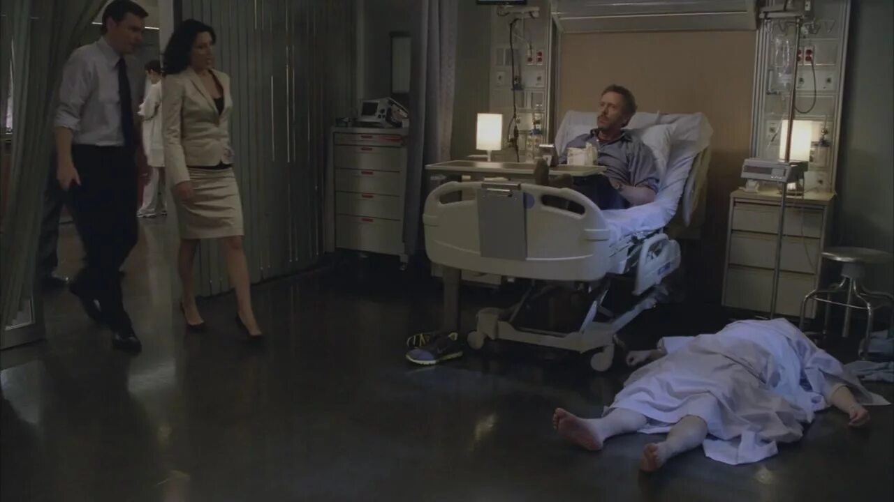 доктор хаус сериал 2022. доктор хаус серия про психопатку. доктор хаус с пациентом. доктор хаус 6 сезон 3. доктор хаус валери.