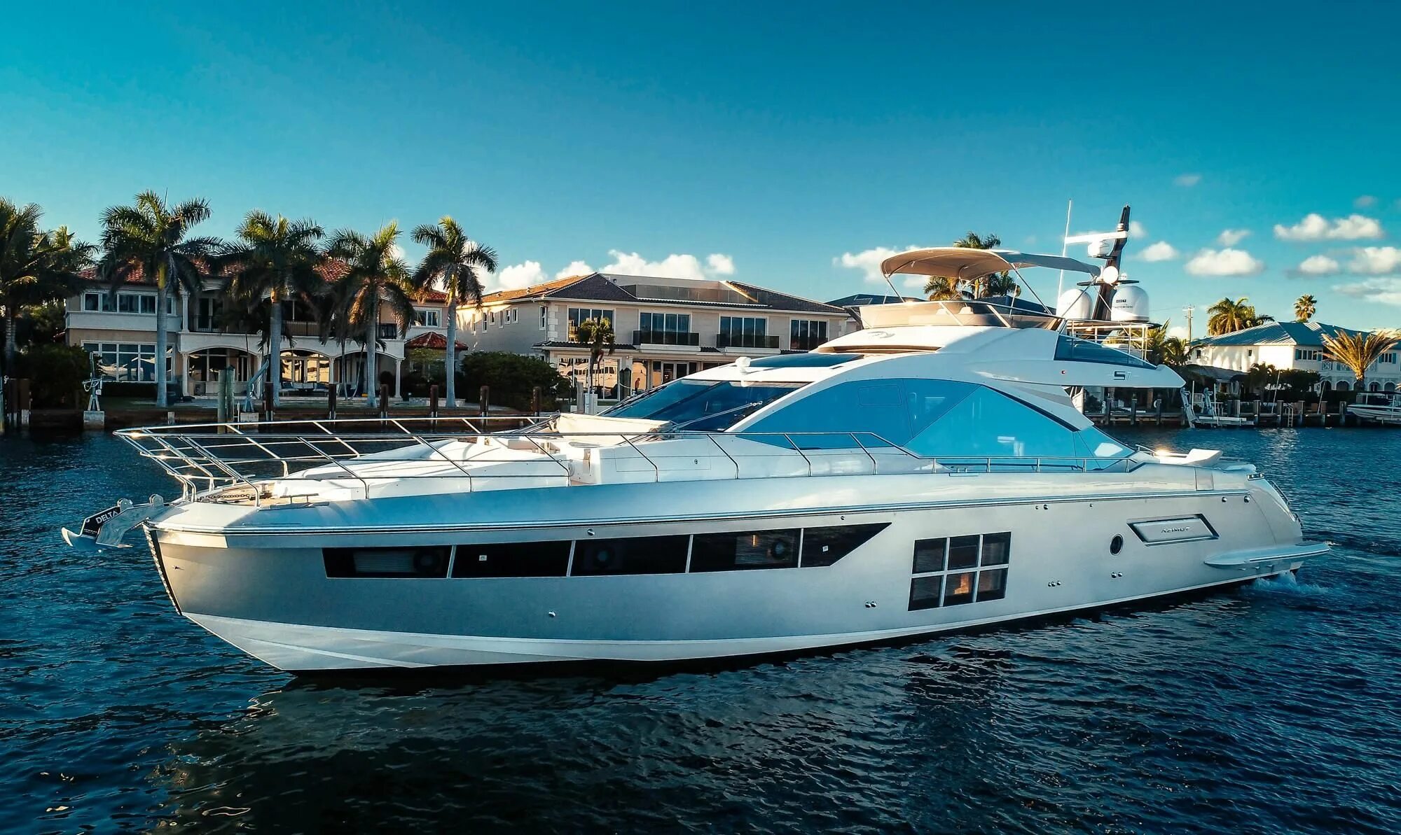 Самый большой яхтенный брокер. Моторная яхта sunseeker 116 yacht. Ferretti yachts 86. Катамаран sunreef 60. Мегаяхты 80 метров.