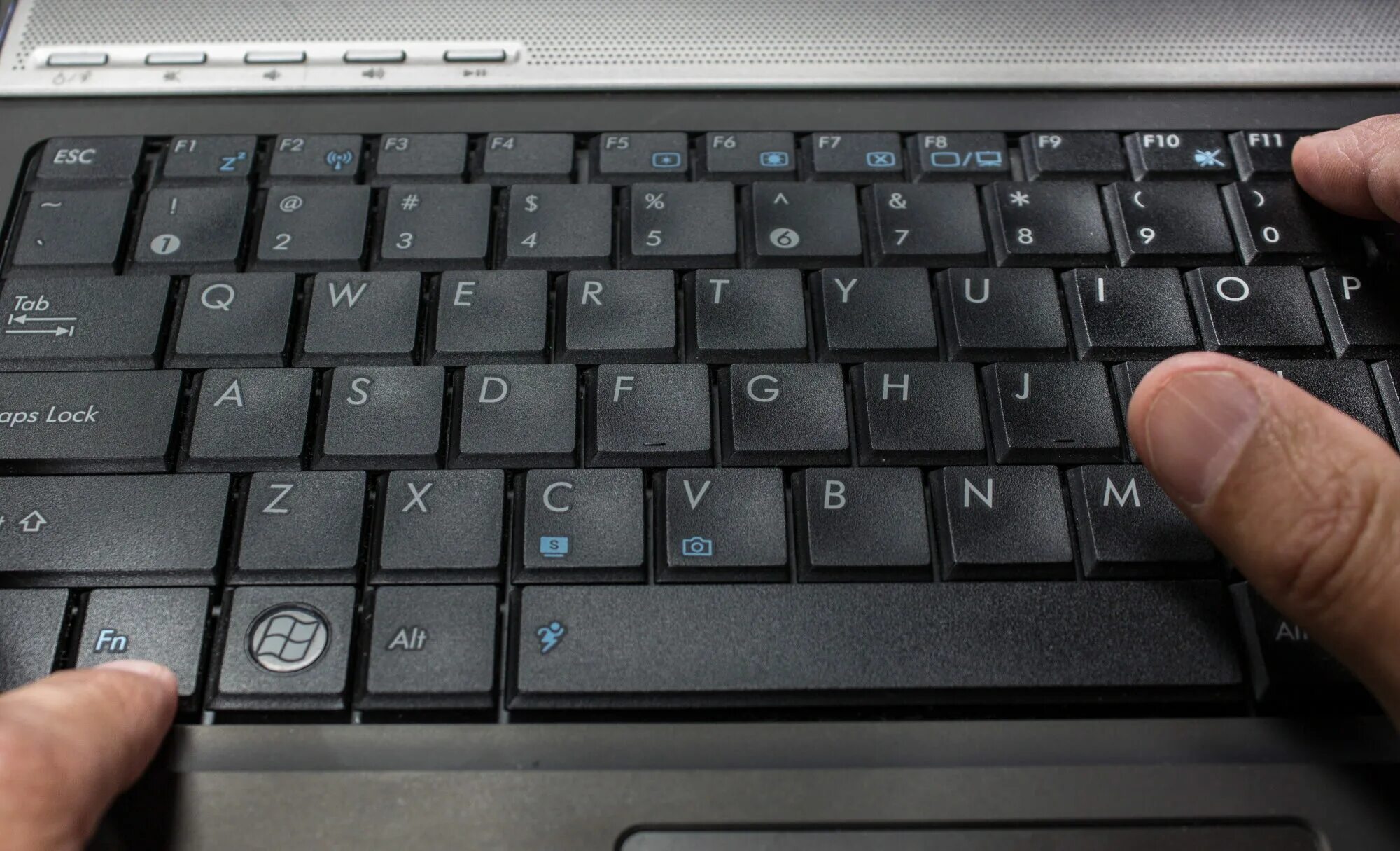 Где на ноуте кнопка. FN+Numlock на ноутбуке. Клавиша Numlock на ноутбуке. Клавиша Numlock на клавиатуре.