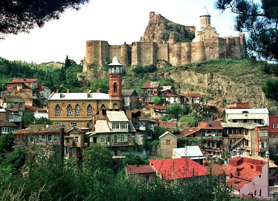 Тбилиси оба. Крепость Нарикала Грузия. Столица Грузии Тифлис. Грузия Тбилиси достопримечательности. Нарикала старый Тбилиси.