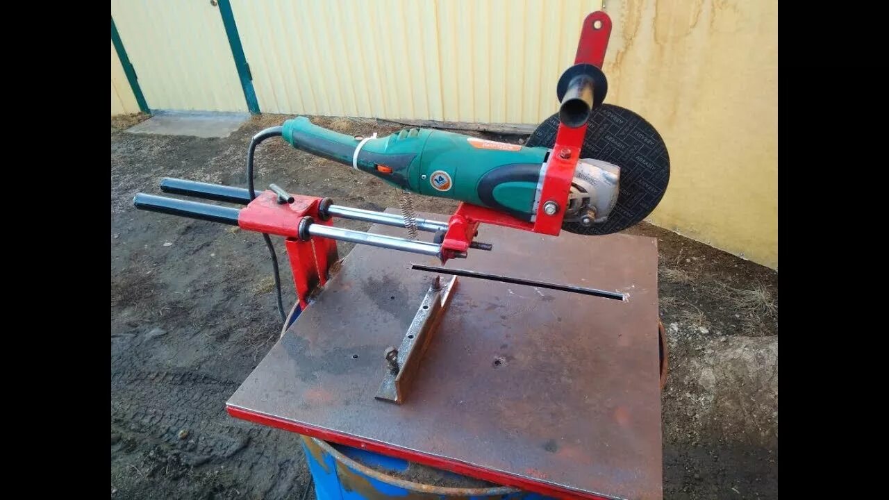 Стойка для болгарки с протяжкой stand for angle grinder with broach. Отрезной станок из болгарки интерскол. Станок для болгарки из профильной трубы 20 мм, 25 мм. Станок для болгарки из профильной трубы 20 мм, 25 мм. Отрезной из болгарки с протяжкой.