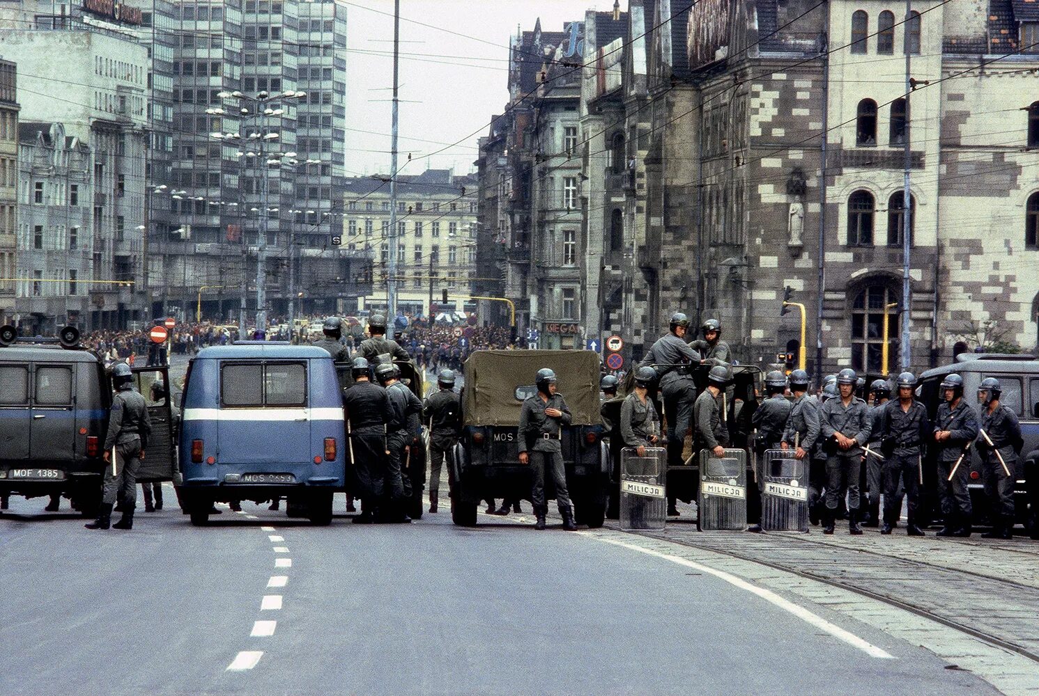 В москве есть военное положение. Военное положение в Польше 1981. Зомо Польша. Польша военное положение 1980. 13 Декабря 1981 в Польше.