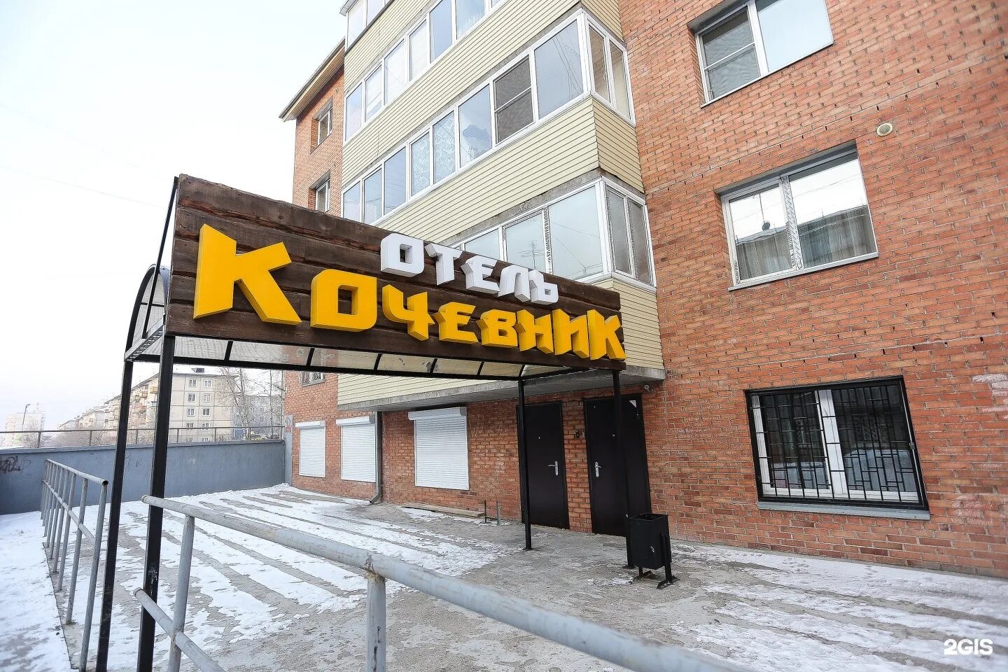 Кочевник жердева. Кочевник гостиница улан-удэ. Казах на коне с луком. Карлукский каганат территория. Кочевники в степи.