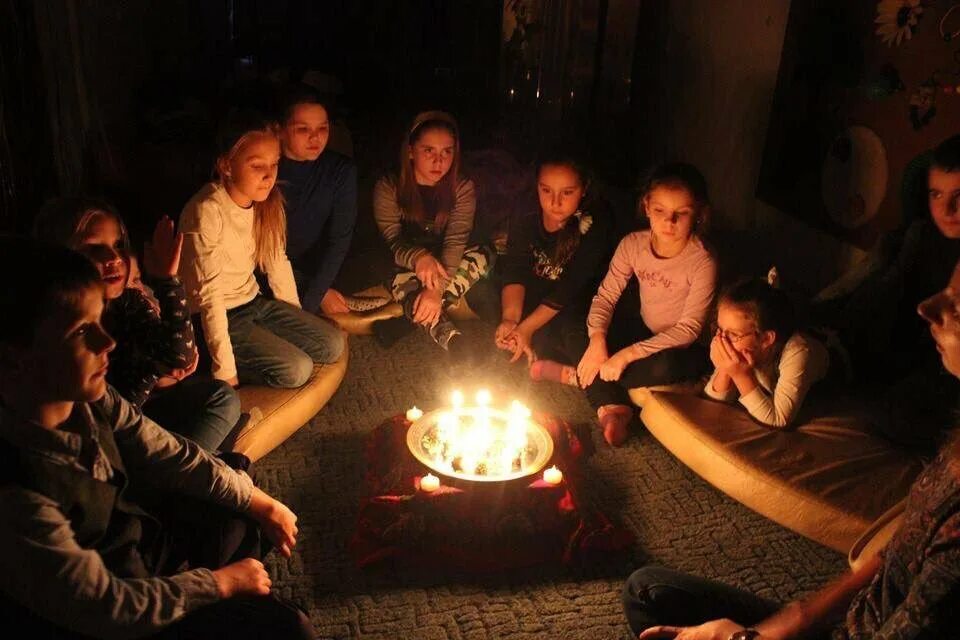 Идеи для свечек в лагере. Свечка в лагере. день посиделок при свечах. вечер с друзьями. вечерняя свечка в лагере.