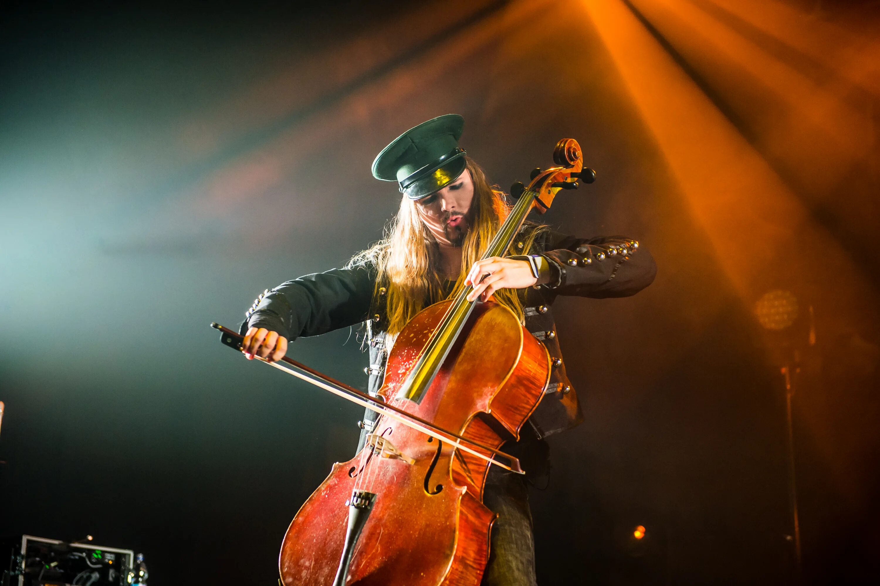 Включи апокалиптика. Пертту Кивилааксо (Apocalyptica). Пертту Пяйво Куллерво. Эйкка Топпинен. Апокалиптика группа.