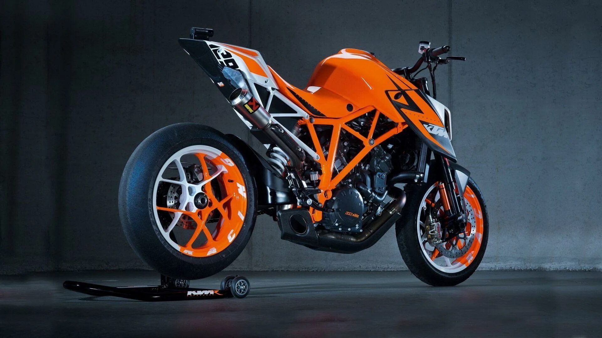 Ktm super duke r. Мотоцикл ктм 1290. ктм супер дюк 1290. ктм 1290 super duke r. ktm 1290 super duke r.