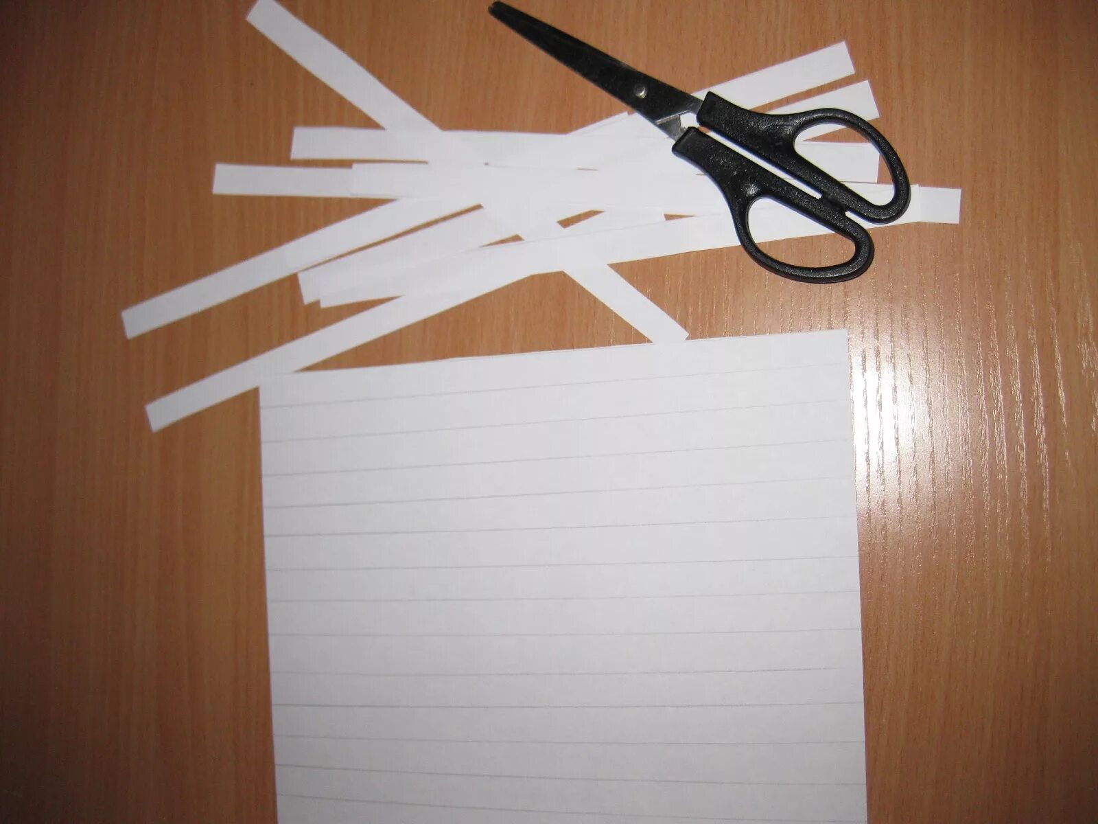 Рукоделие из палочек от мороженого. Пазлы из палочек от мороженого. Мозаика из нарезанных дисков. Как разрезать поделки. Игрушки из полосок бумаги.