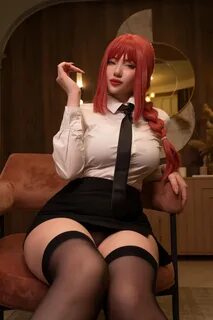 Человек косплей, бензопила.