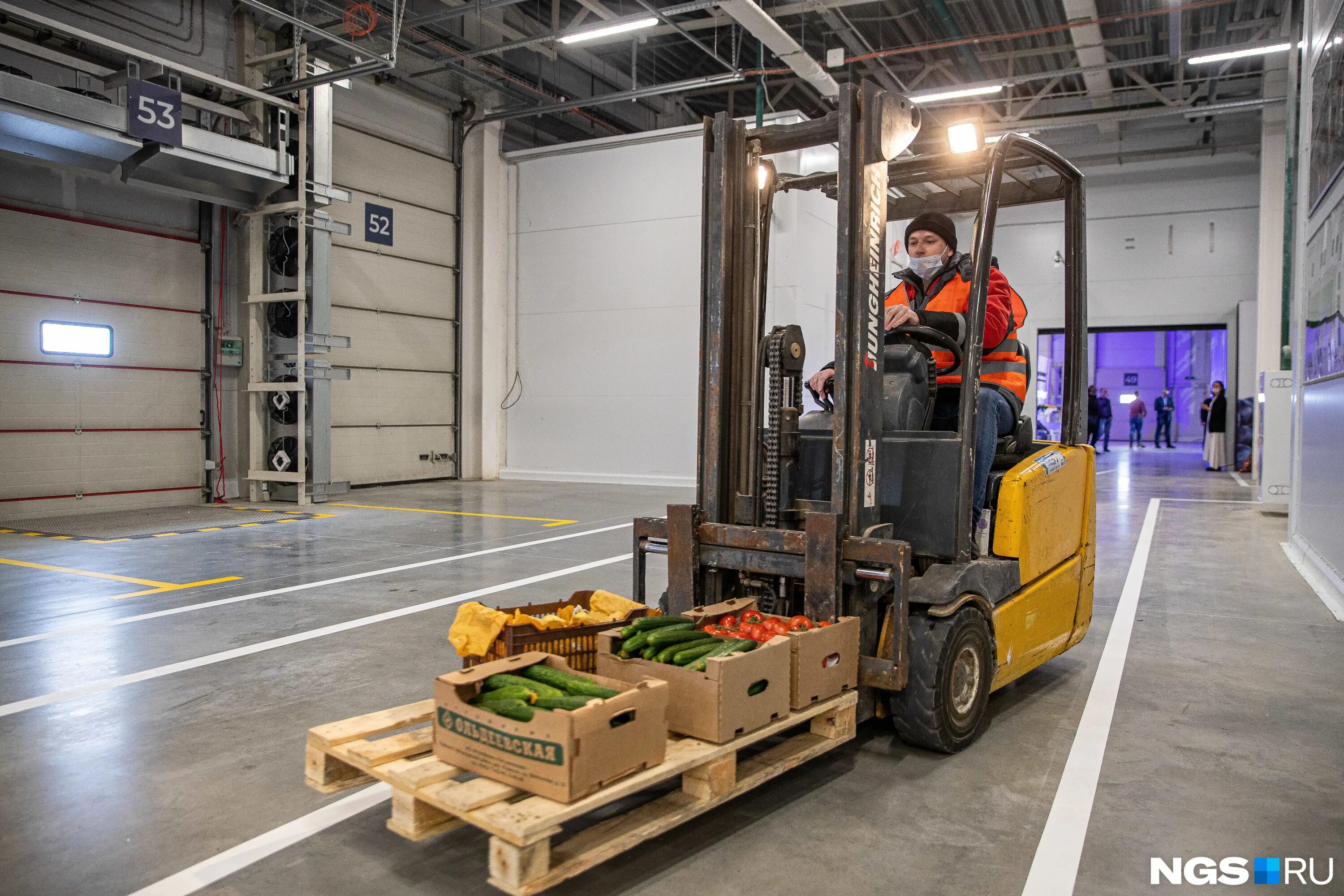 Карстовая воронка в чили. Wartales shiro games arts. Открой гигант. Огромная воронка в чили. До горького конца варкрафт 3.