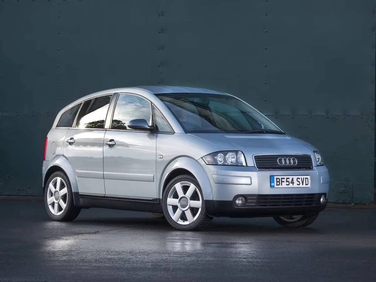 4 бензин. 4 1999. Audi a2 2001. Audi a2 2000. Ауди а2 1.