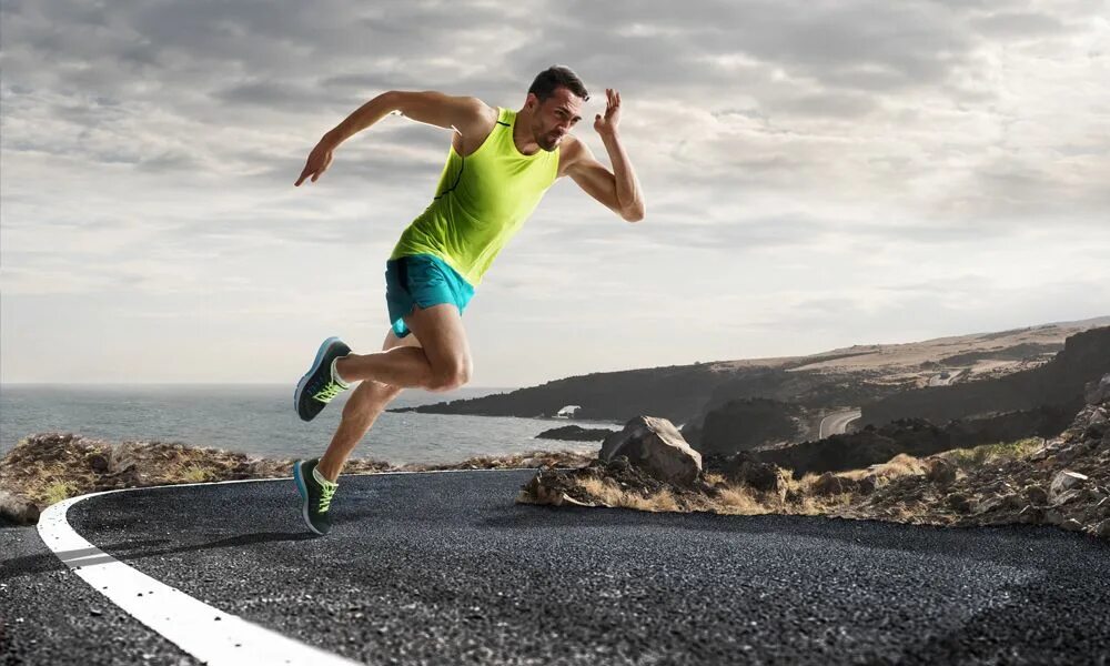 Sync running. Hit the ground running. runner silut. run 1. спорт наколенник бег на модели.