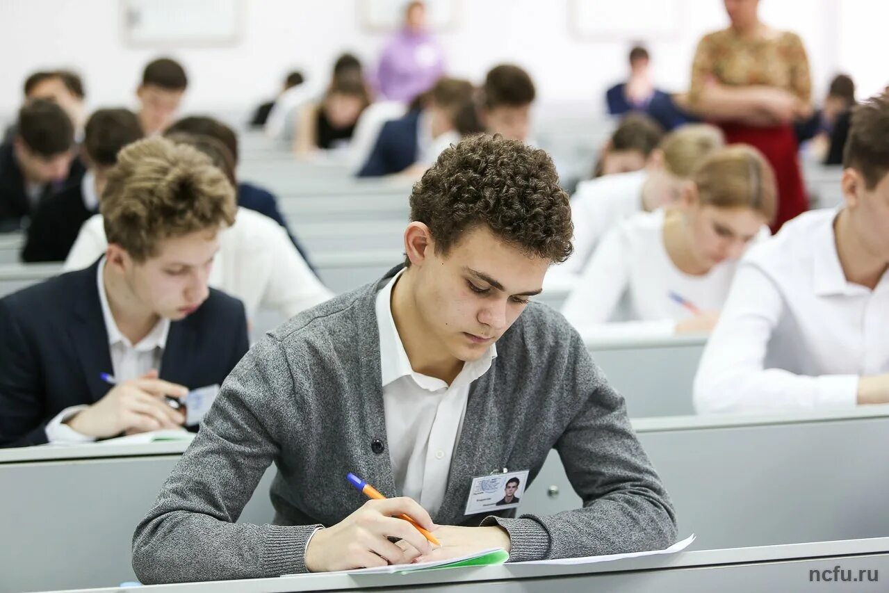 Черногорск школа лицей. Школьник составил программу. Школьник пишет. Школьники. Лицей баженова черногорск.