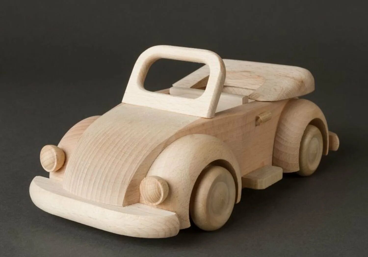 Машинка из дерева. Машина из дерева. Деревянная машина для детей. Игрушка машинка из дерева.