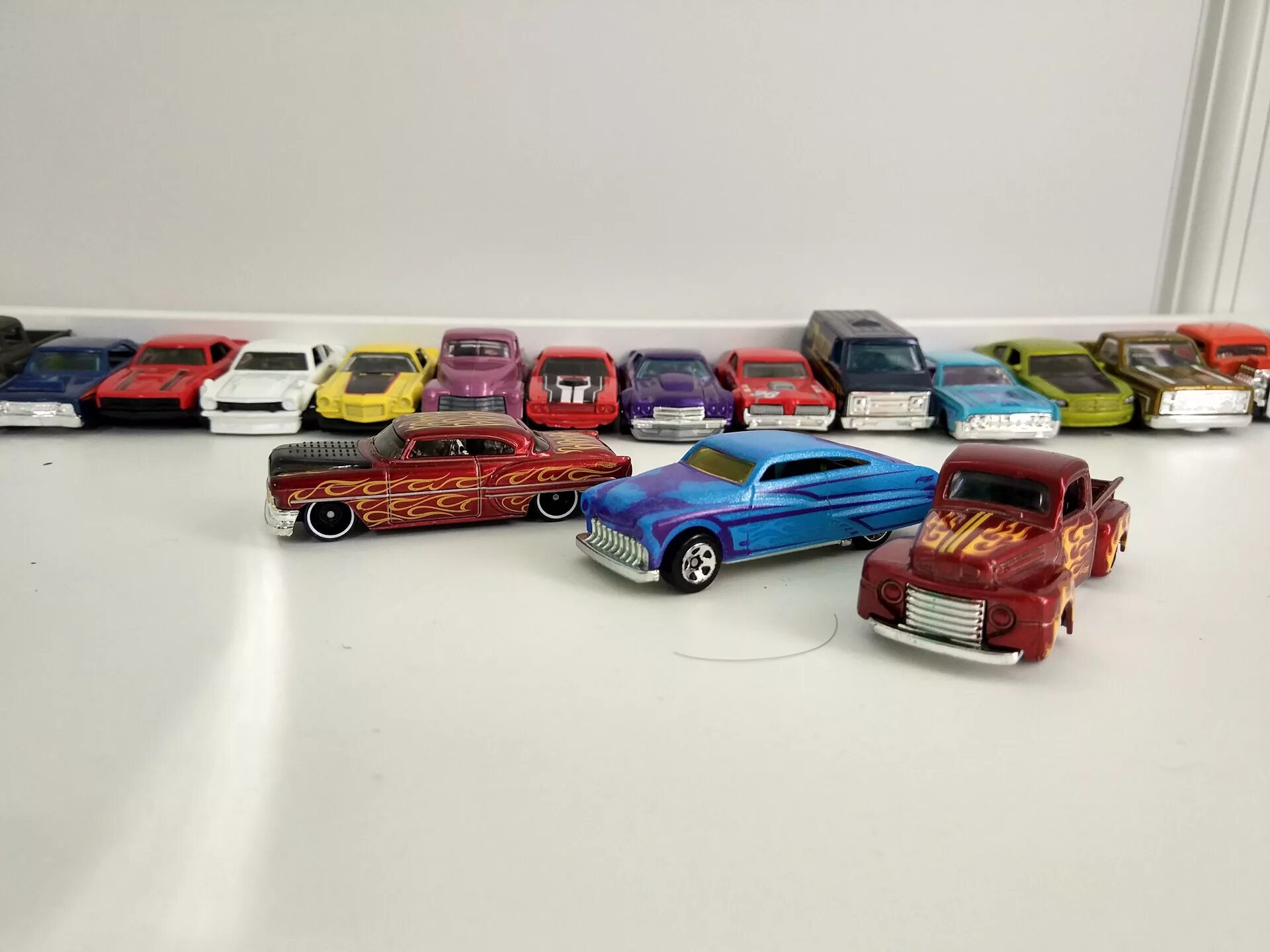 Хот вилс набор 5 машинок. Моделька hot wheels. Моделька hot wheels. Hot wheels dodge j52. Моделька hot wheels.