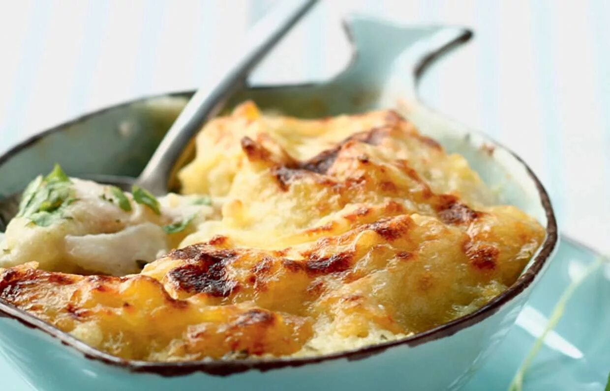 Треска с картошкой в духовке самый вкусный. Треска с картофельным пюре. треска запеченная с картофелем. треска запеченная с пюре. филе трески с картофельным пюре.