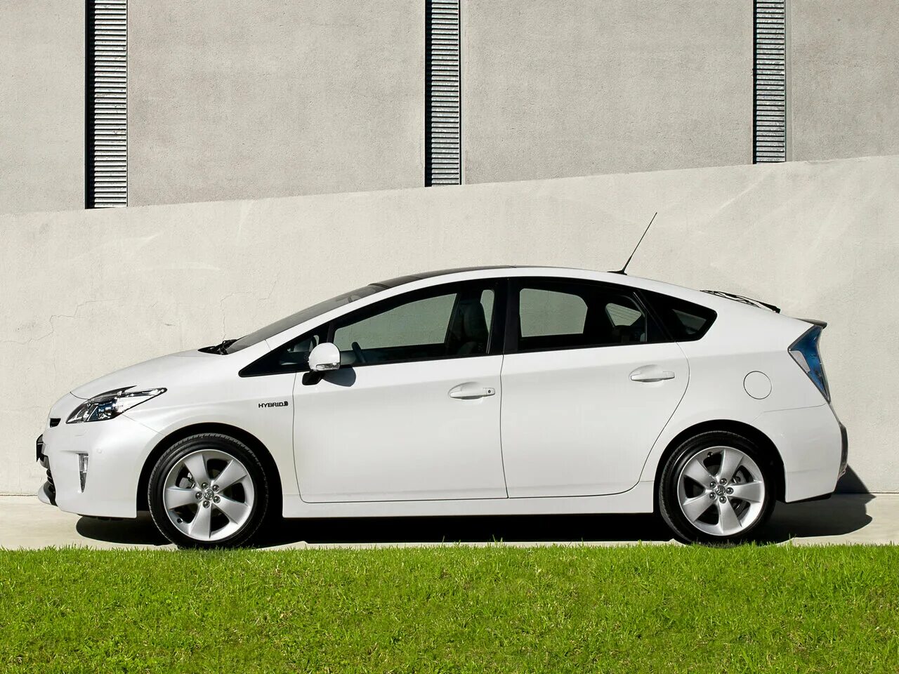 Прикс 30. Toyota prius 2010. Тойота приус гибрид 30 кузов. Колеса prius 50. Тойота приус 2022.